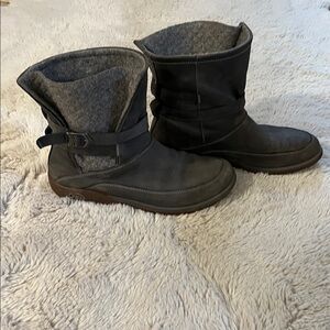 Chaco Castlerock Gray Winter Boots